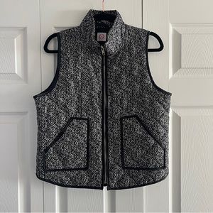 Classic preppy black & white faux textured vest women’s size medium